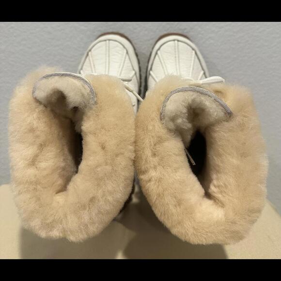 New UGG Australia Adirondack Leather Boots II Waterproof with Shearling Lining - Picture 5 of 6